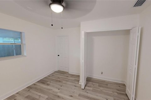 House in Tampa, Florida 4 bedrooms, 143.07 sq.m. № 2098868 - photo 25