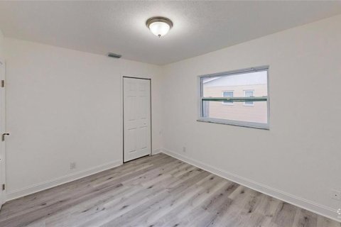 House in Tampa, Florida 4 bedrooms, 143.07 sq.m. № 2098868 - photo 16