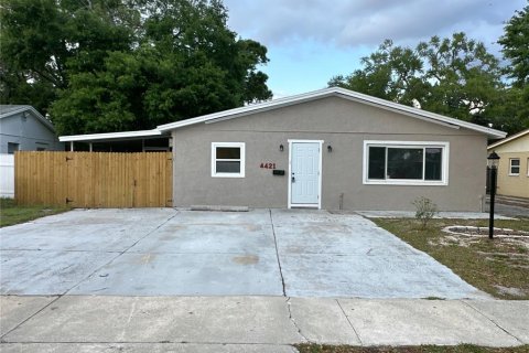 House in Tampa, Florida 4 bedrooms, 143.07 sq.m. № 2098868