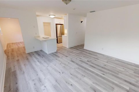 House in Tampa, Florida 4 bedrooms, 143.07 sq.m. № 2098868 - photo 8