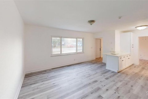 House in Tampa, Florida 4 bedrooms, 143.07 sq.m. № 2098868 - photo 11