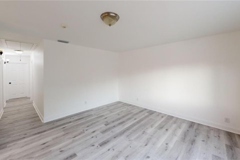 House in Tampa, Florida 4 bedrooms, 143.07 sq.m. № 2098868 - photo 27