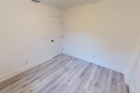 House in Tampa, Florida 4 bedrooms, 143.07 sq.m. № 2098868 - photo 9