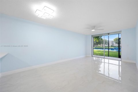Condo in Lauderhill, Florida, 1 bedroom  № 2059931 - photo 12