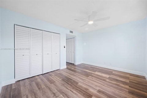 Condo in Lauderhill, Florida, 1 bedroom  № 2059931 - photo 10