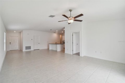 House in San Antonio, Florida 4 bedrooms, 168.15 sq.m. № 1913843 - photo 11