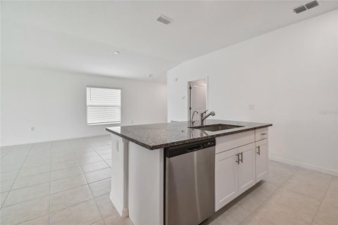 House in San Antonio, Florida 4 bedrooms, 168.15 sq.m. № 1913843 - photo 18