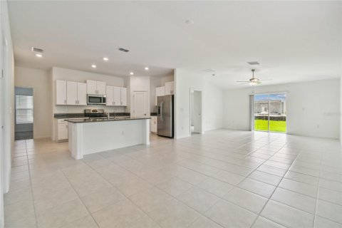 House in San Antonio, Florida 4 bedrooms, 168.15 sq.m. № 1913843 - photo 9