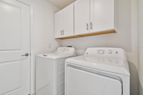 House in San Antonio, Florida 4 bedrooms, 168.15 sq.m. № 1913843 - photo 12