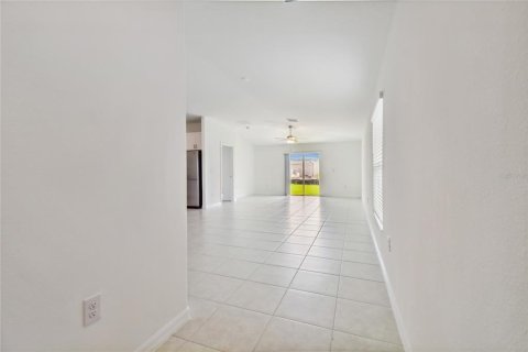 House in San Antonio, Florida 4 bedrooms, 168.15 sq.m. № 1913843 - photo 8
