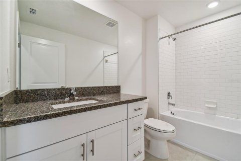 House in San Antonio, Florida 4 bedrooms, 168.15 sq.m. № 1913843 - photo 24
