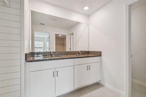 House in San Antonio, Florida 4 bedrooms, 168.15 sq.m. № 1913843 - photo 15