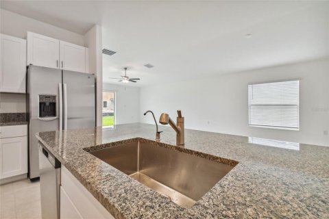 House in San Antonio, Florida 4 bedrooms, 168.15 sq.m. № 1913843 - photo 19