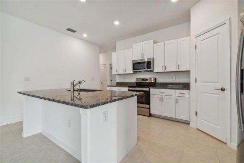 House in San Antonio, Florida 4 bedrooms, 168.15 sq.m. № 1913843 - photo 2