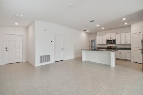 House in San Antonio, Florida 4 bedrooms, 168.15 sq.m. № 1913843 - photo 10