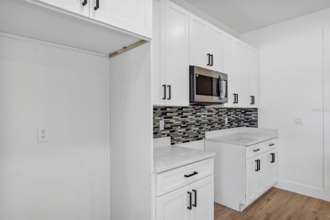 Villa ou maison à vendre à Port Charlotte, Floride: 4 chambres, 156.35 m2 № 2166994 - photo 13