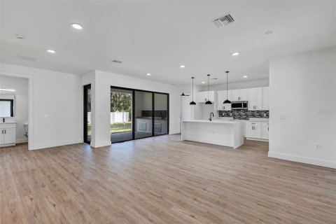 Villa ou maison à vendre à Port Charlotte, Floride: 4 chambres, 156.35 m2 № 2166994 - photo 5