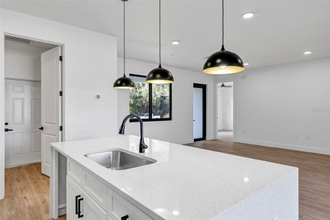 Villa ou maison à vendre à Port Charlotte, Floride: 4 chambres, 156.35 m2 № 2166994 - photo 12