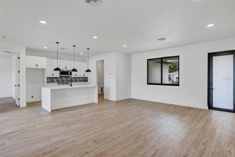 Villa ou maison à vendre à Port Charlotte, Floride: 4 chambres, 156.35 m2 № 2166994 - photo 7