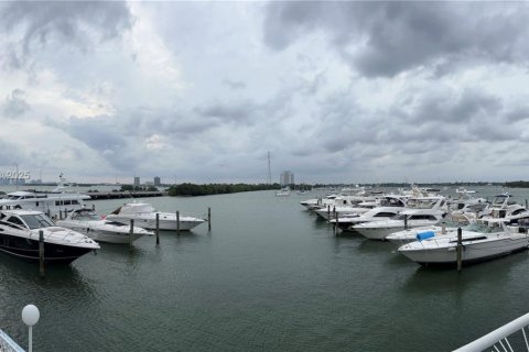 Condo in North Bay Village, Florida № 1972667 - photo 7