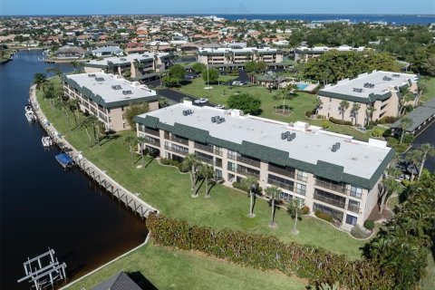 Copropriété à vendre à Punta Gorda, Floride: 2 chambres, 129.51 m2 № 2206329 - photo 28