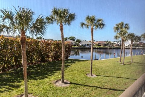 Copropriété à vendre à Punta Gorda, Floride: 2 chambres, 129.51 m2 № 2206329 - photo 5