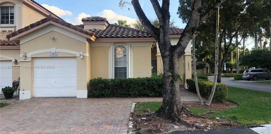 Villa ou maison à Doral, Floride 2 chambres, 87.89 m2 № 1977493