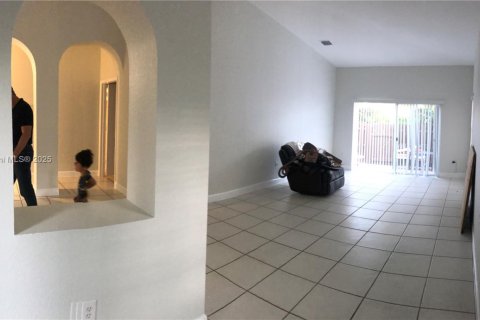 Villa ou maison à louer à Doral, Floride: 2 chambres, 87.89 m2 № 1977493 - photo 2