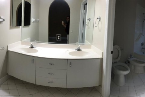 Villa ou maison à louer à Doral, Floride: 2 chambres, 87.89 m2 № 1977493 - photo 9