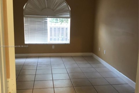 Villa ou maison à louer à Doral, Floride: 2 chambres, 87.89 m2 № 1977493 - photo 8