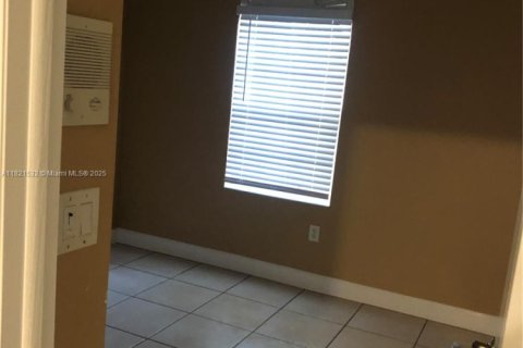 Villa ou maison à louer à Doral, Floride: 2 chambres, 87.89 m2 № 1977493 - photo 12