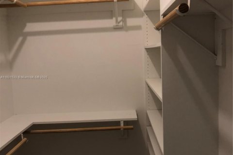 Villa ou maison à louer à Doral, Floride: 2 chambres, 87.89 m2 № 1977493 - photo 10