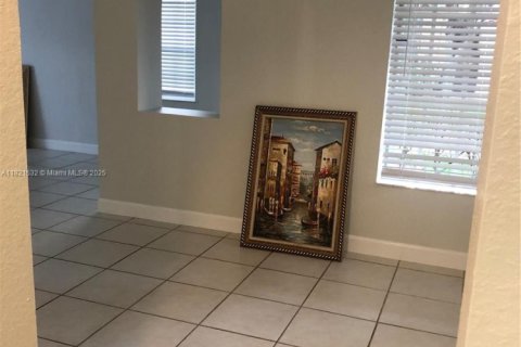 Villa ou maison à louer à Doral, Floride: 2 chambres, 87.89 m2 № 1977493 - photo 7