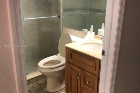 Villa ou maison à louer à Doral, Floride: 2 chambres, 87.89 m2 № 1977493 - photo 14