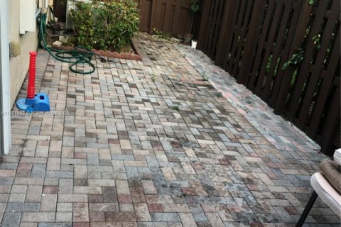 Villa ou maison à louer à Doral, Floride: 2 chambres, 87.89 m2 № 1977493 - photo 5