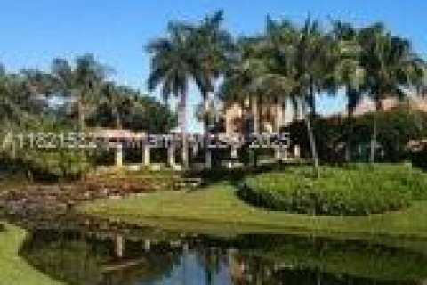 Villa ou maison à louer à Doral, Floride: 2 chambres, 87.89 m2 № 1977493 - photo 21