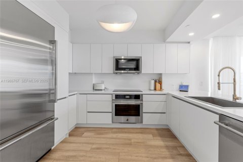 Condominio en venta en Miami Beach, Florida, 2 dormitorios, 137.22 m2 № 2029932 - foto 3