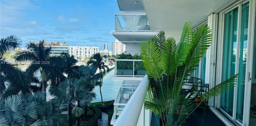 Condominio en Miami Beach, Florida, 2 dormitorios  № 2029932