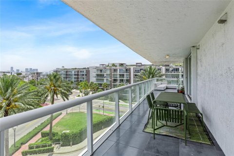 Condominio en venta en Miami Beach, Florida, 2 dormitorios, 137.22 m2 № 2029932 - foto 17
