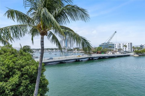Condominio en venta en Miami Beach, Florida, 2 dormitorios, 137.22 m2 № 2029932 - foto 19