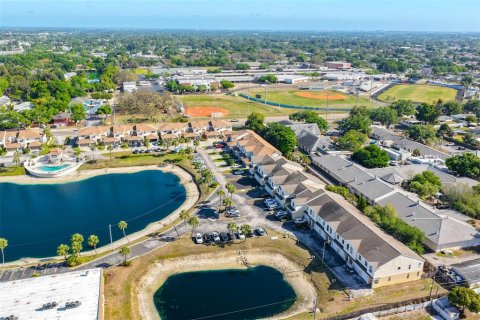 Touwnhouse à Kenneth City, Floride 3 chambres, 151.43 m2 № 2129759