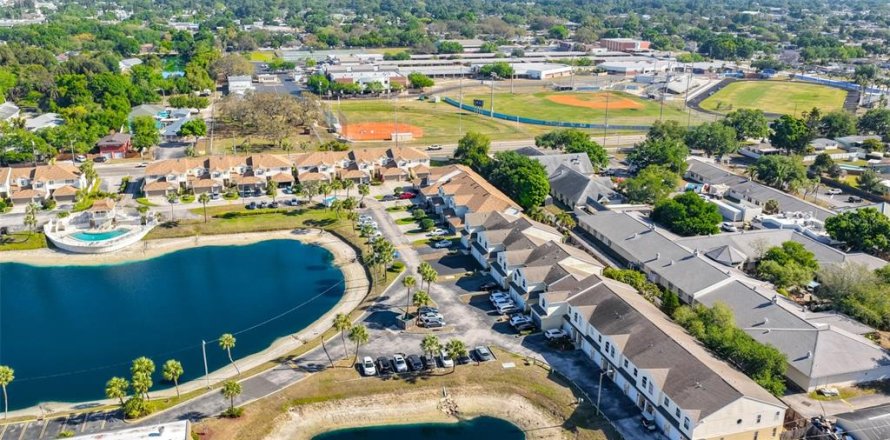 Touwnhouse à Kenneth City, Floride 3 chambres, 151.43 m2 № 2129759