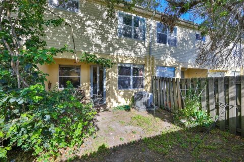 Touwnhouse à vendre à Kenneth City, Floride: 3 chambres, 151.43 m2 № 2129759 - photo 3