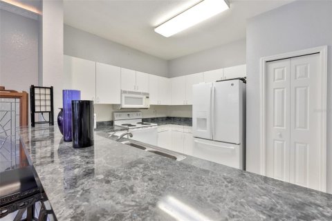 Touwnhouse à vendre à Kenneth City, Floride: 3 chambres, 151.43 m2 № 2129759 - photo 12