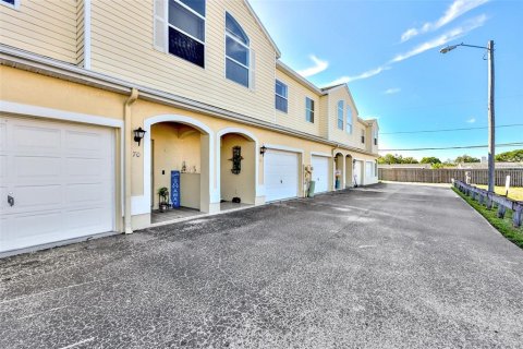 Touwnhouse à vendre à Kenneth City, Floride: 3 chambres, 151.43 m2 № 2129759 - photo 2