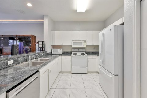 Touwnhouse à vendre à Kenneth City, Floride: 3 chambres, 151.43 m2 № 2129759 - photo 11