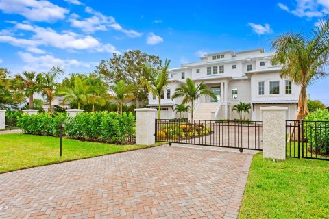 House in Tampa, Florida 6 bedrooms, 877.18 sq.m. № 957235 - photo 2