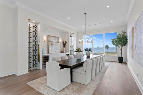House in Tampa, Florida 6 bedrooms, 877.18 sq.m. № 957235 - photo 29