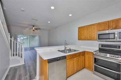 Townhouse in Gibsonton, Florida 2 bedrooms, 126.35 sq.m. № 1913907 - photo 4