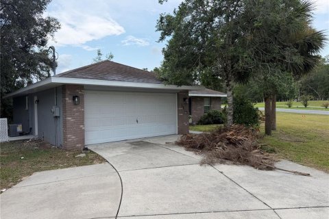 Villa ou maison à Citrus Springs, Floride 3 chambres, 121.42 m2 № 2358553